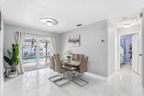 Casa en venta en Sunrise, Florida, 4 dormitorios, 137.59 m2 № 2004069 - foto 12