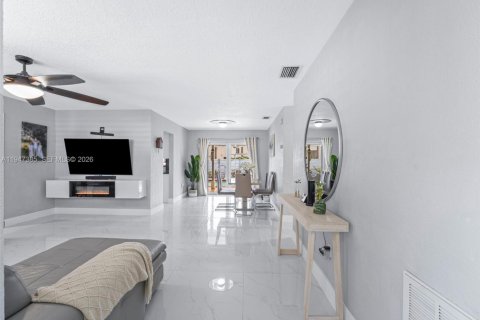 Casa en venta en Sunrise, Florida, 4 dormitorios, 137.59 m2 № 2004069 - foto 18