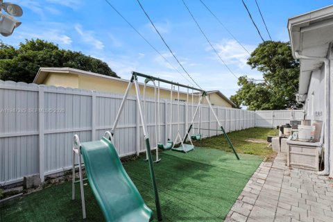 Casa en venta en Sunrise, Florida, 4 dormitorios, 137.59 m2 № 2004069 - foto 21