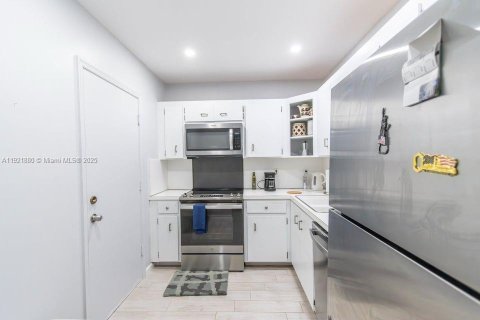 Copropriété à louer à Fort Lauderdale, Floride: 2 chambres, 102.19 m2 № 1975808 - photo 7