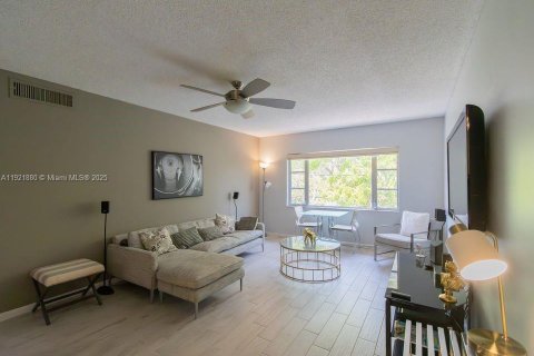 Copropriété à louer à Fort Lauderdale, Floride: 2 chambres, 102.19 m2 № 1975808 - photo 5