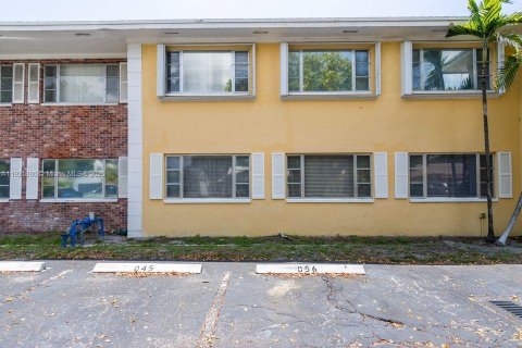 Copropriété à louer à Fort Lauderdale, Floride: 2 chambres, 102.19 m2 № 1975808 - photo 1