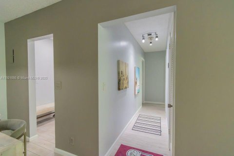 Copropriété à louer à Fort Lauderdale, Floride: 2 chambres, 102.19 m2 № 1975808 - photo 15