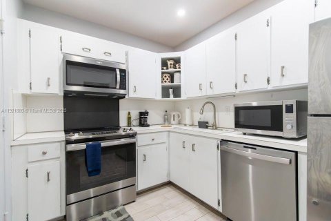 Copropriété à louer à Fort Lauderdale, Floride: 2 chambres, 102.19 m2 № 1975808 - photo 6