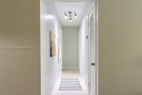 Copropriété à louer à Fort Lauderdale, Floride: 2 chambres, 102.19 m2 № 1975808 - photo 18