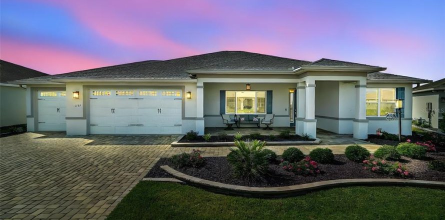 House in Ocala, Florida 2 bedrooms, 194.82 sq.m. № 1677057