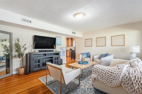 Casa en alquiler en Tampa, Florida, 3 dormitorios, 144.74 m2 № 1856120 - foto 4