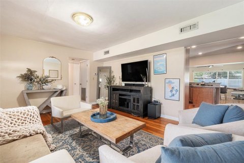 Casa en alquiler en Tampa, Florida, 3 dormitorios, 144.74 m2 № 1856120 - foto 6