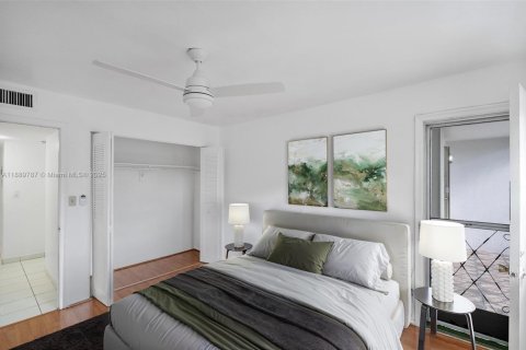 Condo in Miami, Florida, 2 bedrooms  № 1945107 - photo 15