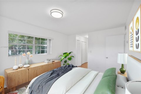 Condo in Miami, Florida, 2 bedrooms  № 1945107 - photo 10