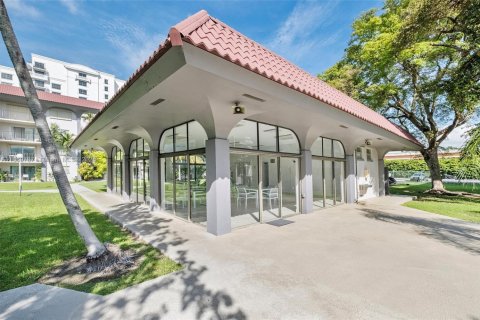 Condo in Miami, Florida, 2 bedrooms  № 1945107 - photo 20