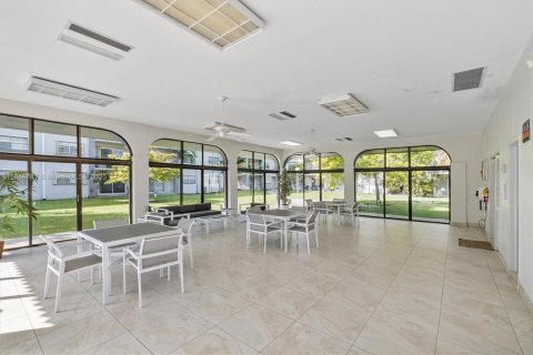 Condo in Miami, Florida, 2 bedrooms  № 1945107 - photo 21