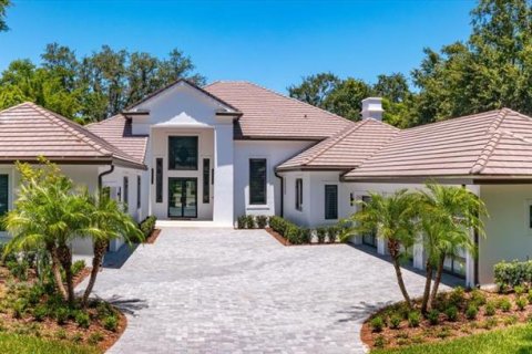 House in Windermere, Florida 5 bedrooms, 433.39 sq.m. № 1771200 - photo 1