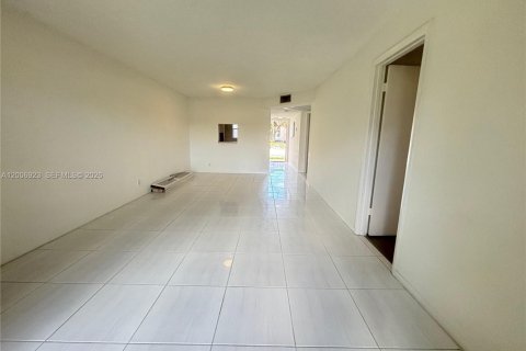 Condominio en venta en Tamarac, Florida, 2 dormitorios, 88.16 m2 № 2071288 - foto 9