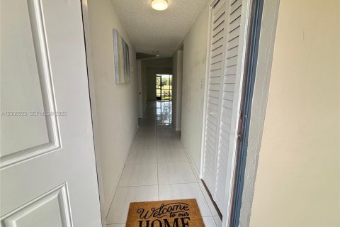 Condominio en venta en Tamarac, Florida, 2 dormitorios, 88.16 m2 № 2071288 - foto 19