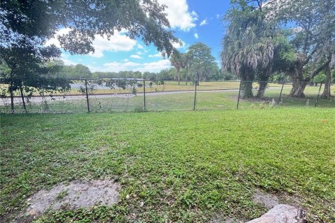 Condominio en venta en Tamarac, Florida, 2 dormitorios, 88.16 m2 № 2071288 - foto 22