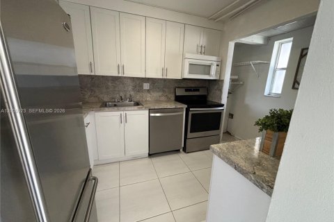 Condominio en Tamarac, Florida, 2 dormitorios  № 2071288