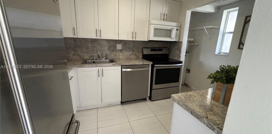 Condominio en Tamarac, Florida, 2 dormitorios  № 2071288