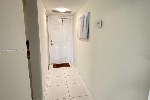 Condominio en venta en Tamarac, Florida, 2 dormitorios, 88.16 m2 № 2071288 - foto 10