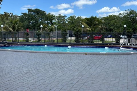 Condominio en venta en Tamarac, Florida, 2 dormitorios, 88.16 m2 № 2071288 - foto 21