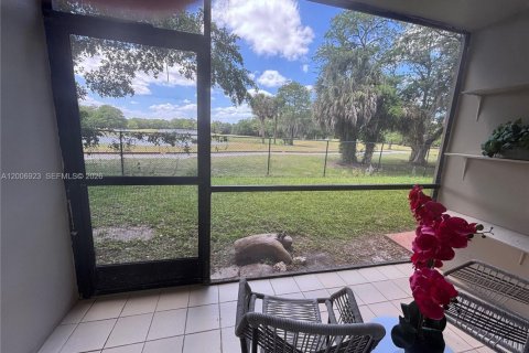 Condominio en venta en Tamarac, Florida, 2 dormitorios, 88.16 m2 № 2071288 - foto 18