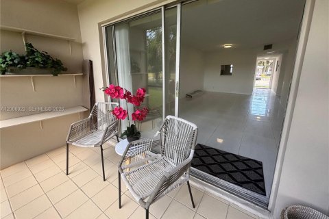 Condominio en venta en Tamarac, Florida, 2 dormitorios, 88.16 m2 № 2071288 - foto 17
