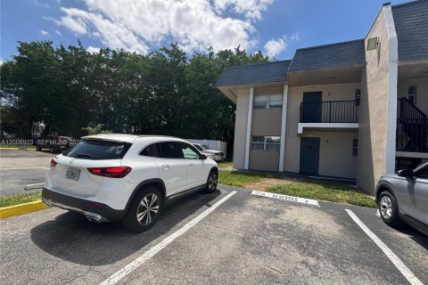 Condominio en venta en Tamarac, Florida, 2 dormitorios, 88.16 m2 № 2071288 - foto 24