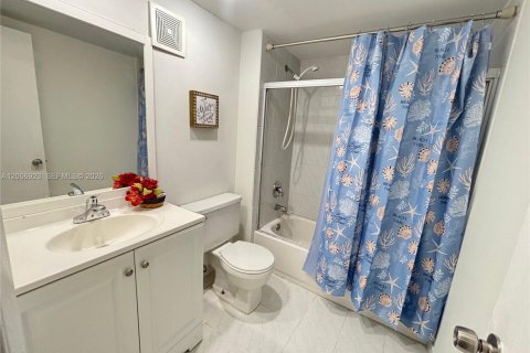 Condominio en venta en Tamarac, Florida, 2 dormitorios, 88.16 m2 № 2071288 - foto 8