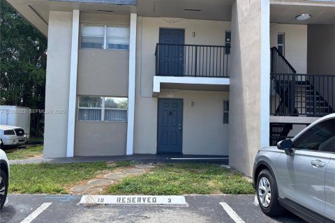 Condominio en venta en Tamarac, Florida, 2 dormitorios, 88.16 m2 № 2071288 - foto 25