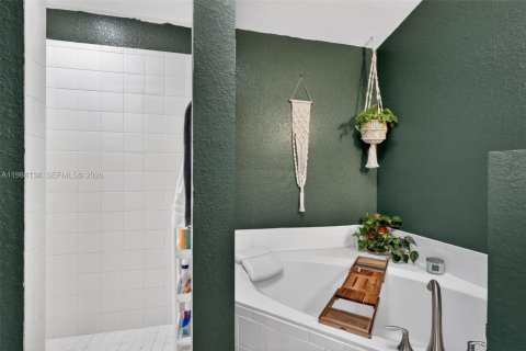 House in Vero Beach, Florida 3 bedrooms, 107.67 sq.m. № 2045539 - photo 14