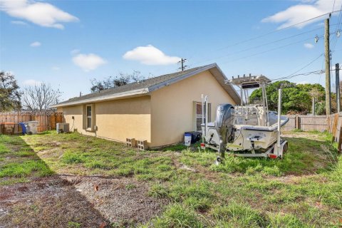 House in Vero Beach, Florida 3 bedrooms, 107.67 sq.m. № 2045539 - photo 25