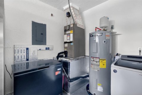 House in Vero Beach, Florida 3 bedrooms, 107.67 sq.m. № 2045539 - photo 22