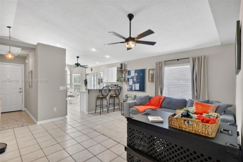 House in Vero Beach, Florida 3 bedrooms, 107.67 sq.m. № 2045539 - photo 3