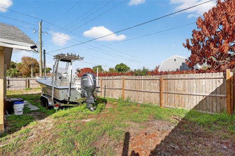 House in Vero Beach, Florida 3 bedrooms, 107.67 sq.m. № 2045539 - photo 26