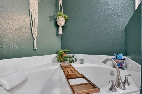 House in Vero Beach, Florida 3 bedrooms, 107.67 sq.m. № 2045539 - photo 15