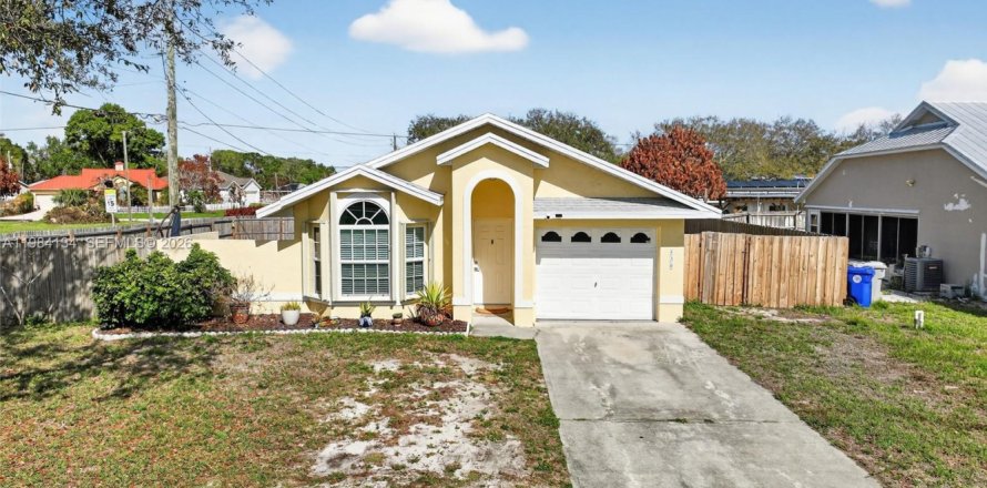 House in Vero Beach, Florida 3 bedrooms, 107.67 sq.m. № 2045539