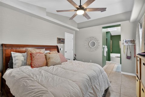 House in Vero Beach, Florida 3 bedrooms, 107.67 sq.m. № 2045539 - photo 11