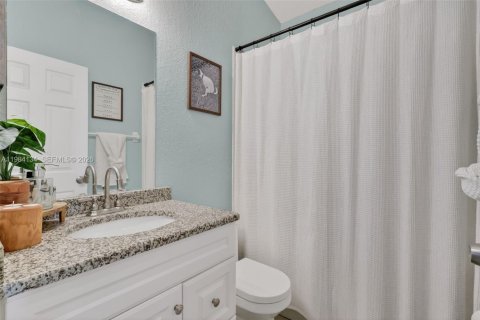 House in Vero Beach, Florida 3 bedrooms, 107.67 sq.m. № 2045539 - photo 20