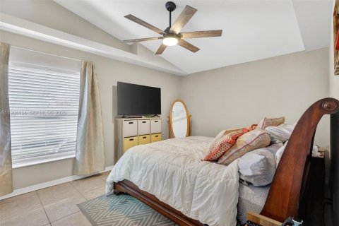 House in Vero Beach, Florida 3 bedrooms, 107.67 sq.m. № 2045539 - photo 10