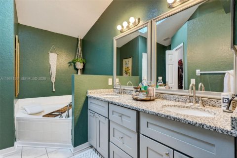 House in Vero Beach, Florida 3 bedrooms, 107.67 sq.m. № 2045539 - photo 13