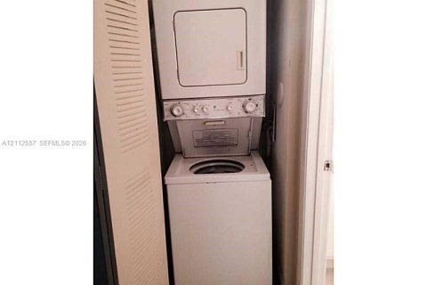 Снять в аренду кондоминиум в Пемброк-Пайнс, Флорида 2 спальни, 79.34м2, № 2434400 - фото 19
