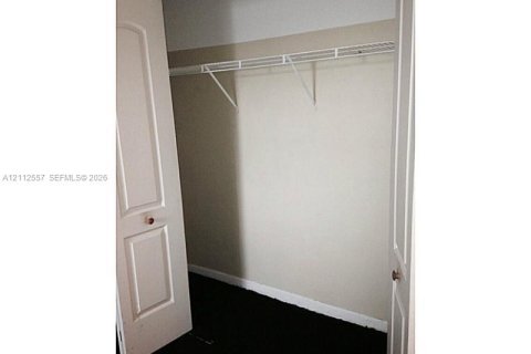 Снять в аренду кондоминиум в Пемброк-Пайнс, Флорида 2 спальни, 79.34м2, № 2434400 - фото 18