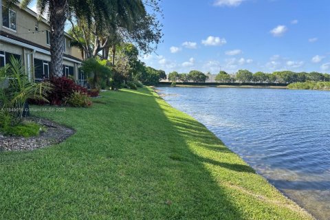 Townhouse in Pembroke Pines, Florida 2 bedrooms, 108.6 sq.m. № 1850799 - photo 7