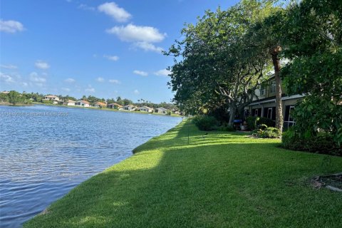Townhouse in Pembroke Pines, Florida 2 bedrooms, 108.6 sq.m. № 1850799 - photo 6