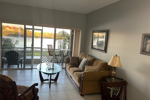 Townhouse in Pembroke Pines, Florida 2 bedrooms, 108.6 sq.m. № 1850799 - photo 12