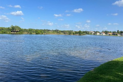 Townhouse in Pembroke Pines, Florida 2 bedrooms, 108.6 sq.m. № 1850799 - photo 4