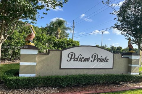 Townhouse in Pembroke Pines, Florida 2 bedrooms, 108.6 sq.m. № 1850799 - photo 9