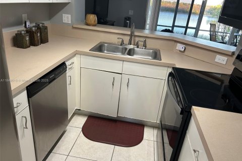 Townhouse in Pembroke Pines, Florida 2 bedrooms, 108.6 sq.m. № 1850799 - photo 18