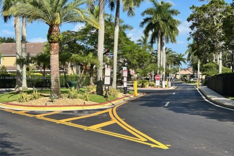 Townhouse in Pembroke Pines, Florida 2 bedrooms, 108.6 sq.m. № 1850799 - photo 10