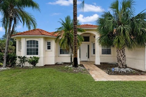 House in Naples, Florida 4 bedrooms, 255.76 sq.m. № 2231752